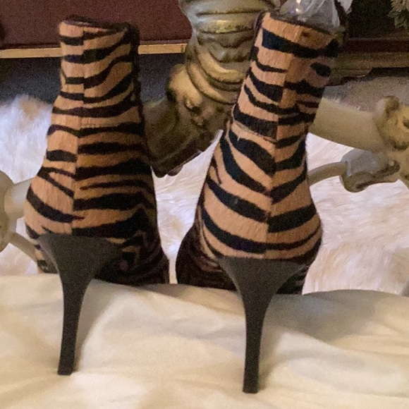 Antonio Melani Tiger Striped Horsehair Ankle Boots w/ Pointed Toes - Picture 7 of 11